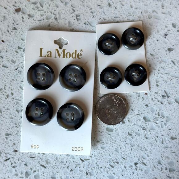 8 NEW Vintage 70s La Mode Gray Black Round 4 Hole Sewing Buttons On Card - Picture 2 of 6